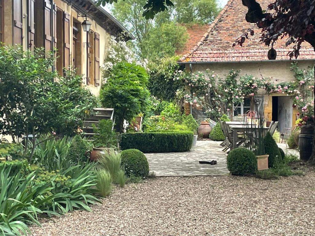 مبيت وإفطار Céron Les Jardins Des Soussilanges المظهر الخارجي الصورة